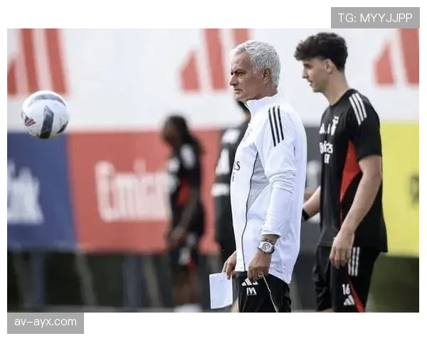 穆里尼奥战术精髓闪耀赛场，球队执行力面临挑战仍显亮眼