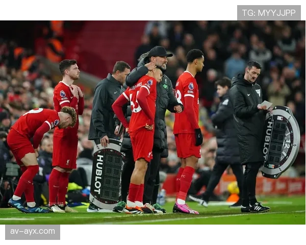 范戴克荣膺PFA年度最佳球员，卓越领导力与强势状态助其重登巅峰